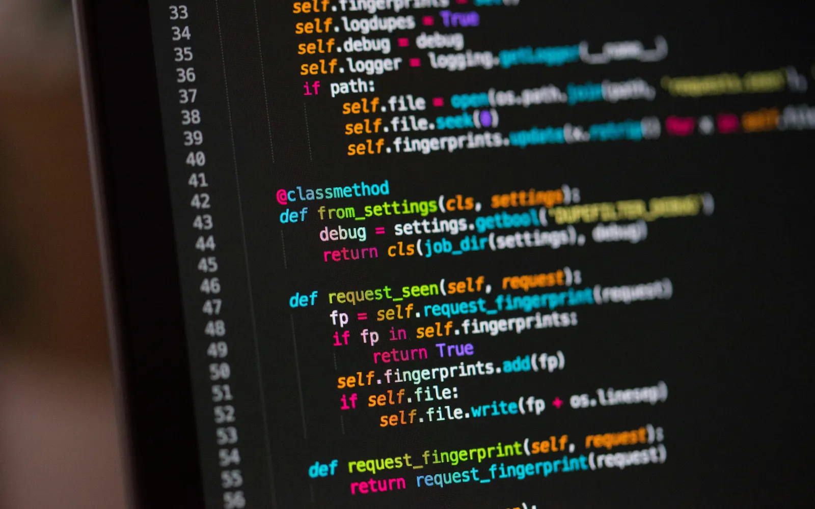 Programkód egy monitoron